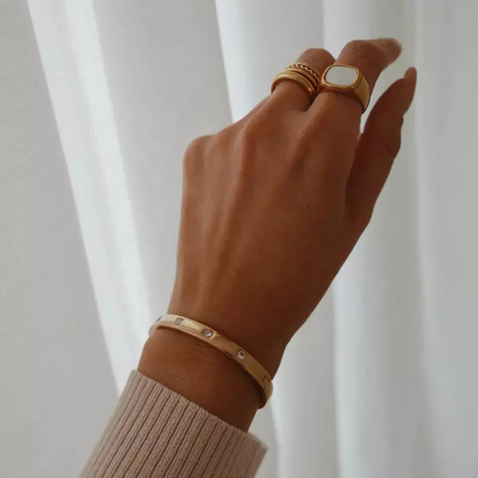Elsa Bangle