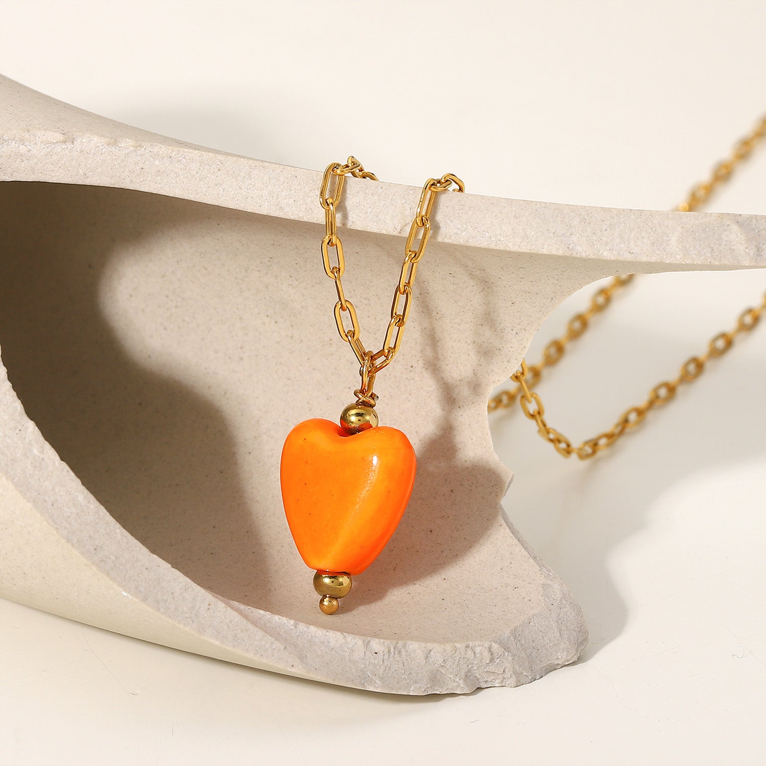 Halsband med Orange Hjärta